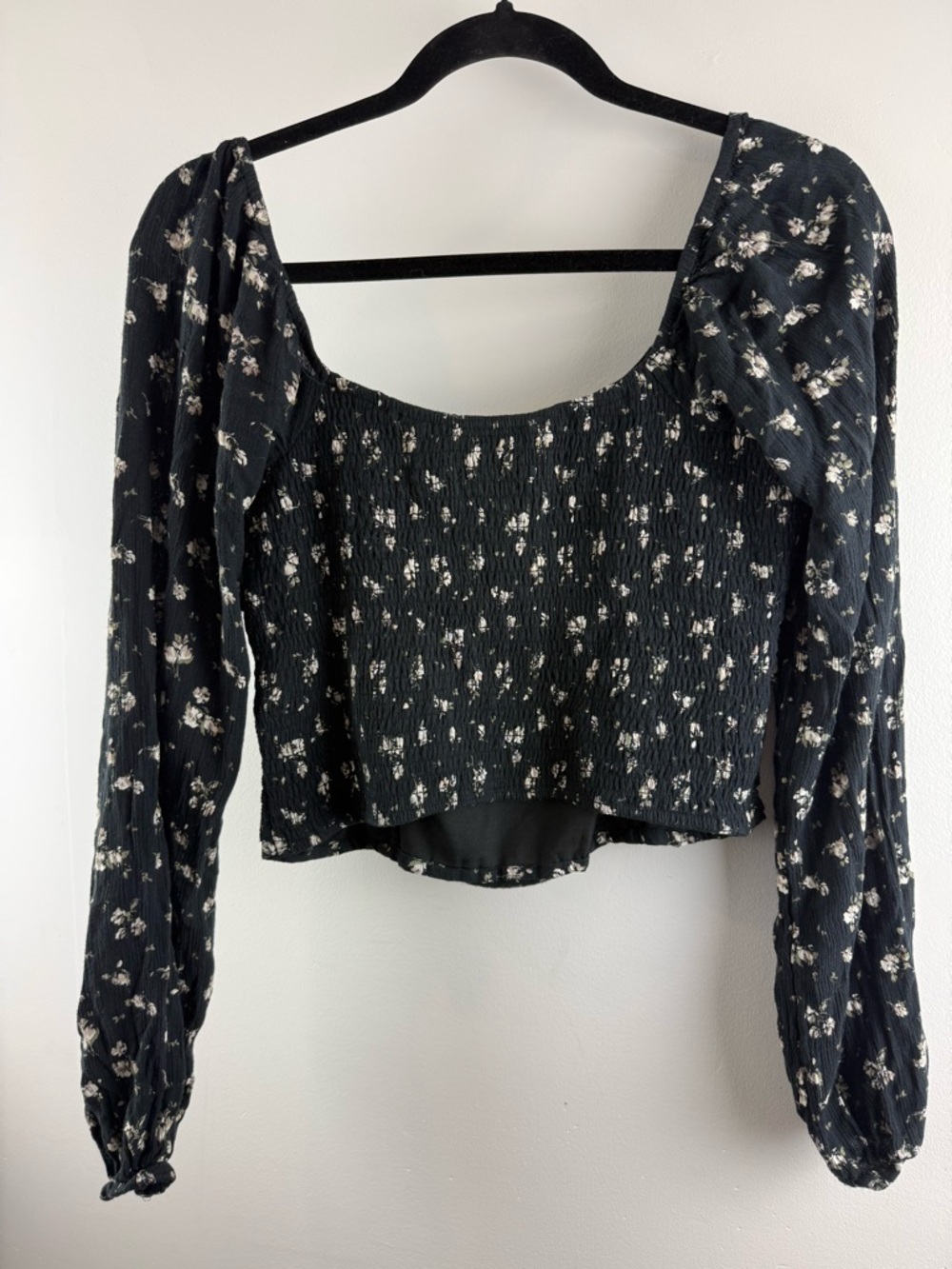 Hollister Black Floral Smocked Milkmaid Crop Top Blouse Size Large L - Picture 2 of 7